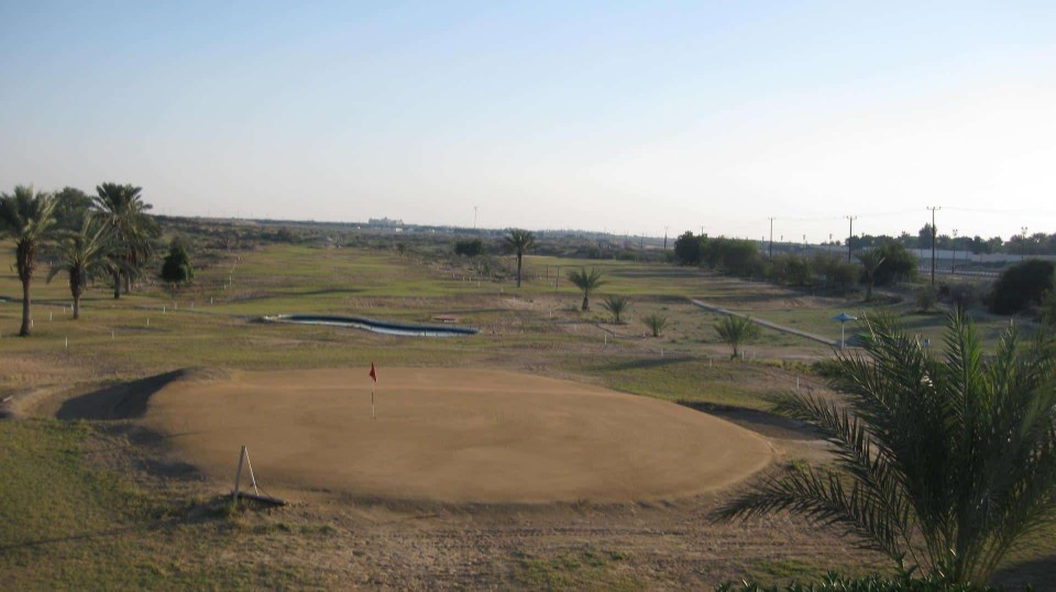 Sharjah Wanderers Golf Club - No greens or browns, just tyres for holes!