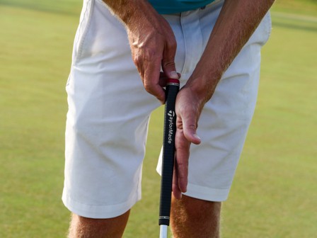 One-Hand Putting - Importance of keeping the putter face square