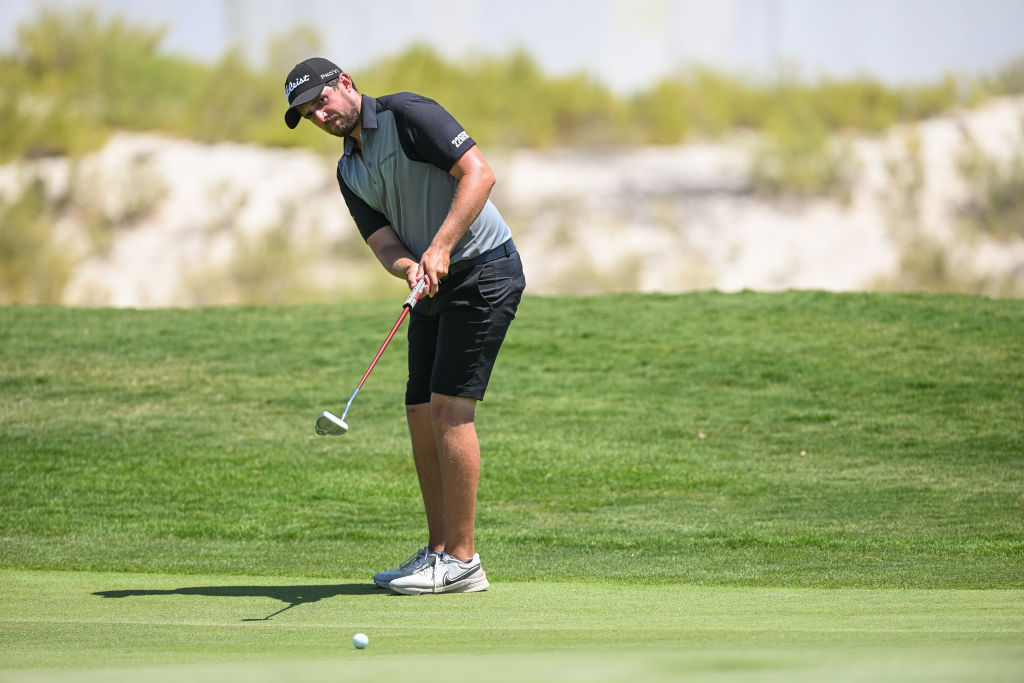 Elvira goes low to lead UAE Challenge by two